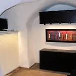 A Stone Tower 1 Apartman Trebiano