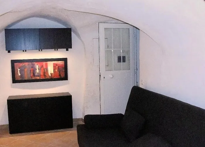 A Stone Tower 1 דירה *